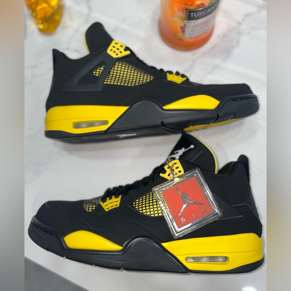 Jordan 4 thunder